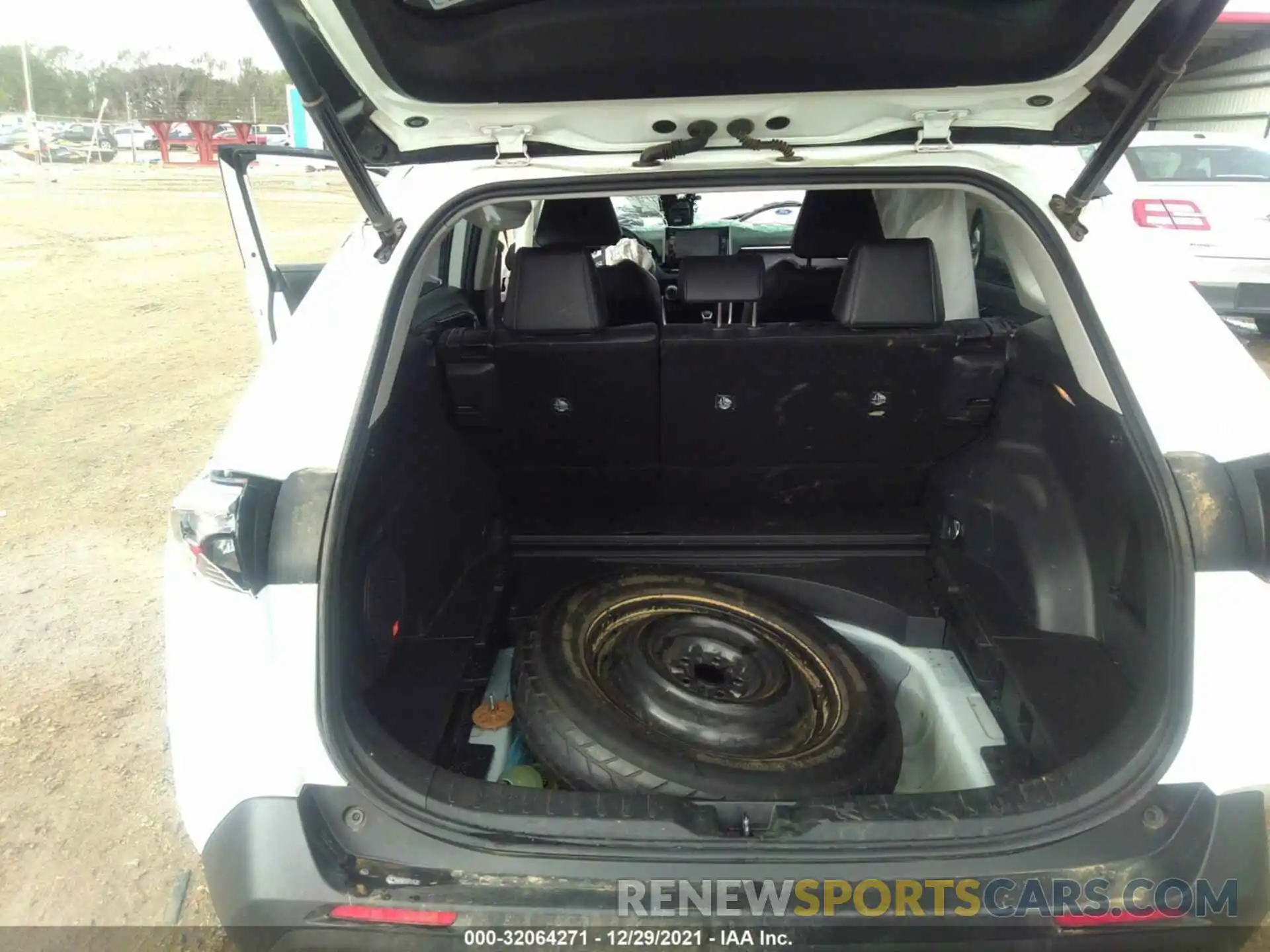 8 Photograph of a damaged car JTMC1RFV8LD522146 TOYOTA RAV4 2020