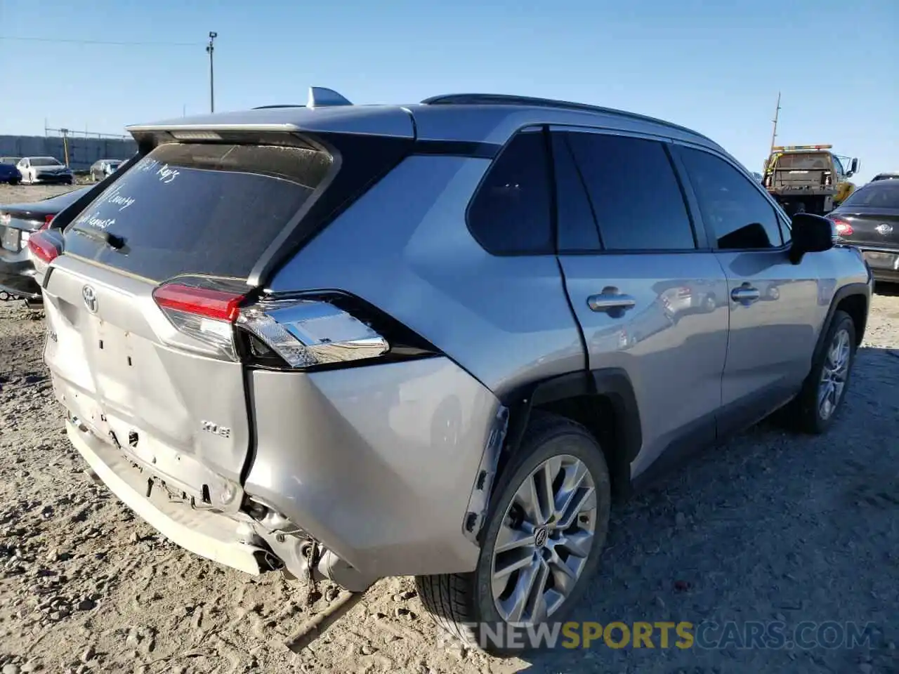 4 Photograph of a damaged car JTMC1RFV9LD042519 TOYOTA RAV4 2020