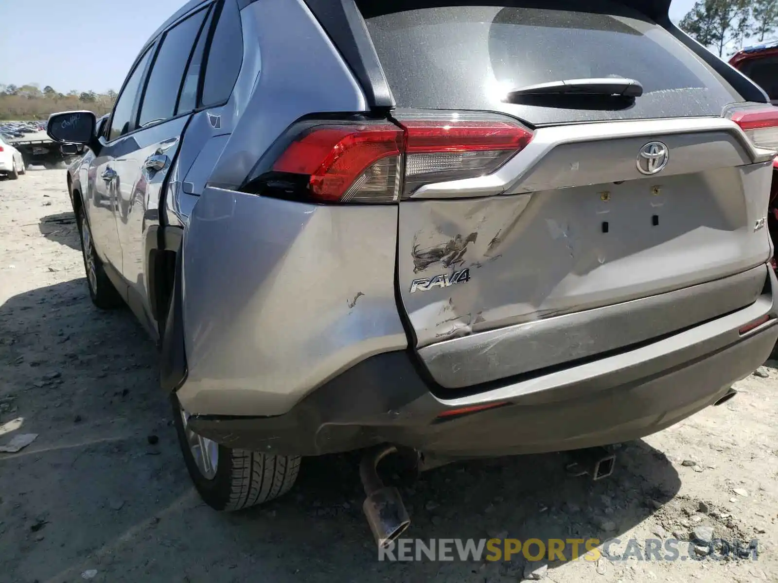 9 Photograph of a damaged car JTMC1RFVXLD054985 TOYOTA RAV4 2020