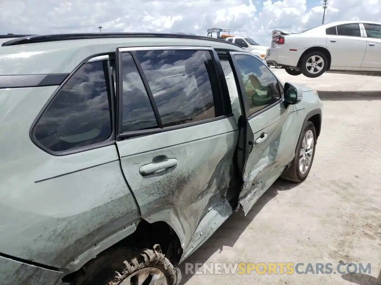 9 Photograph of a damaged car JTMC1RFVXLD521421 TOYOTA RAV4 2020