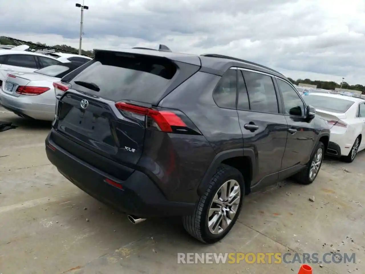 4 Photograph of a damaged car JTMC1RFVXLJ018120 TOYOTA RAV4 2020