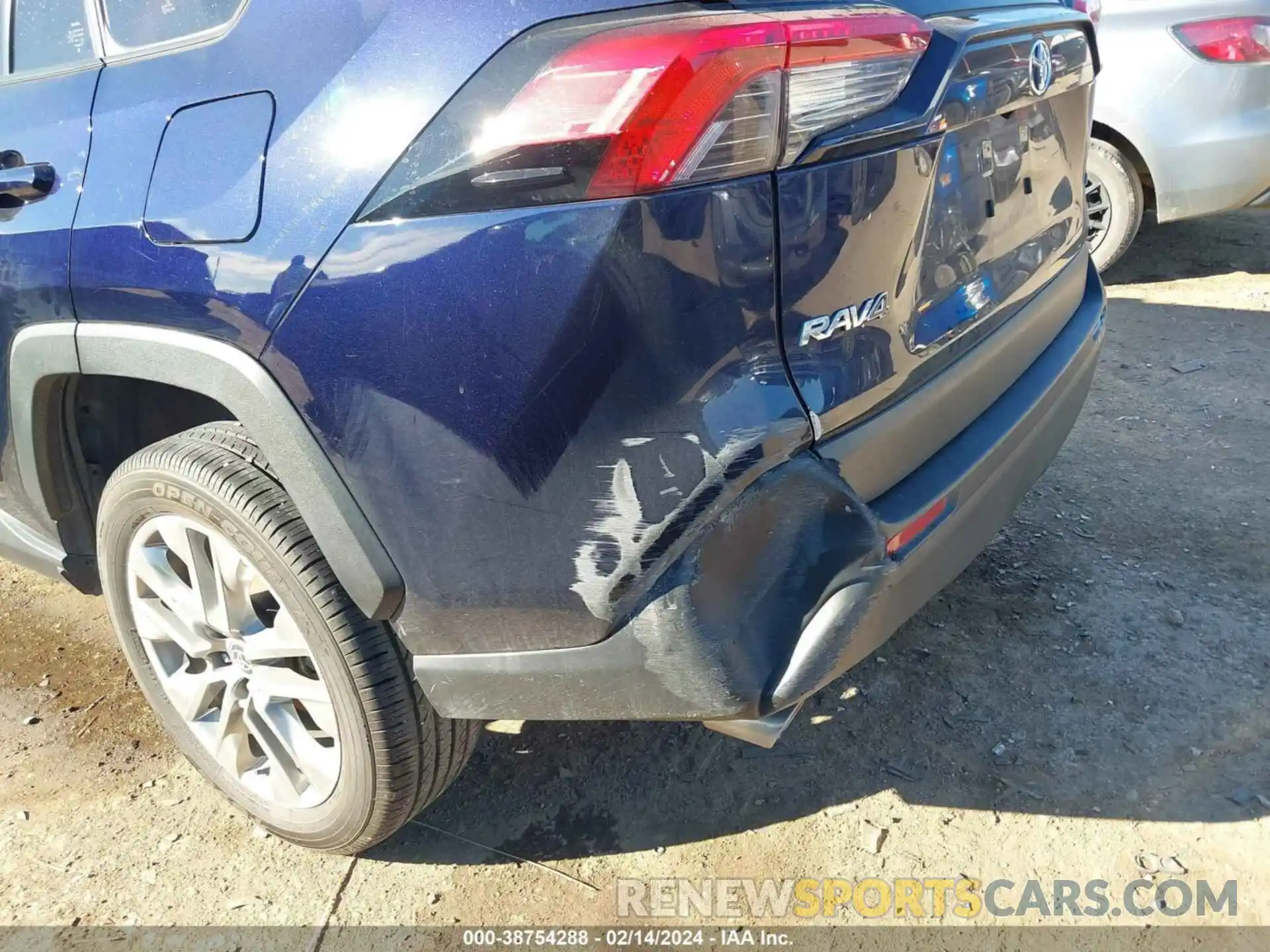17 Photograph of a damaged car JTMC1RFVXLJ020112 TOYOTA RAV4 2020