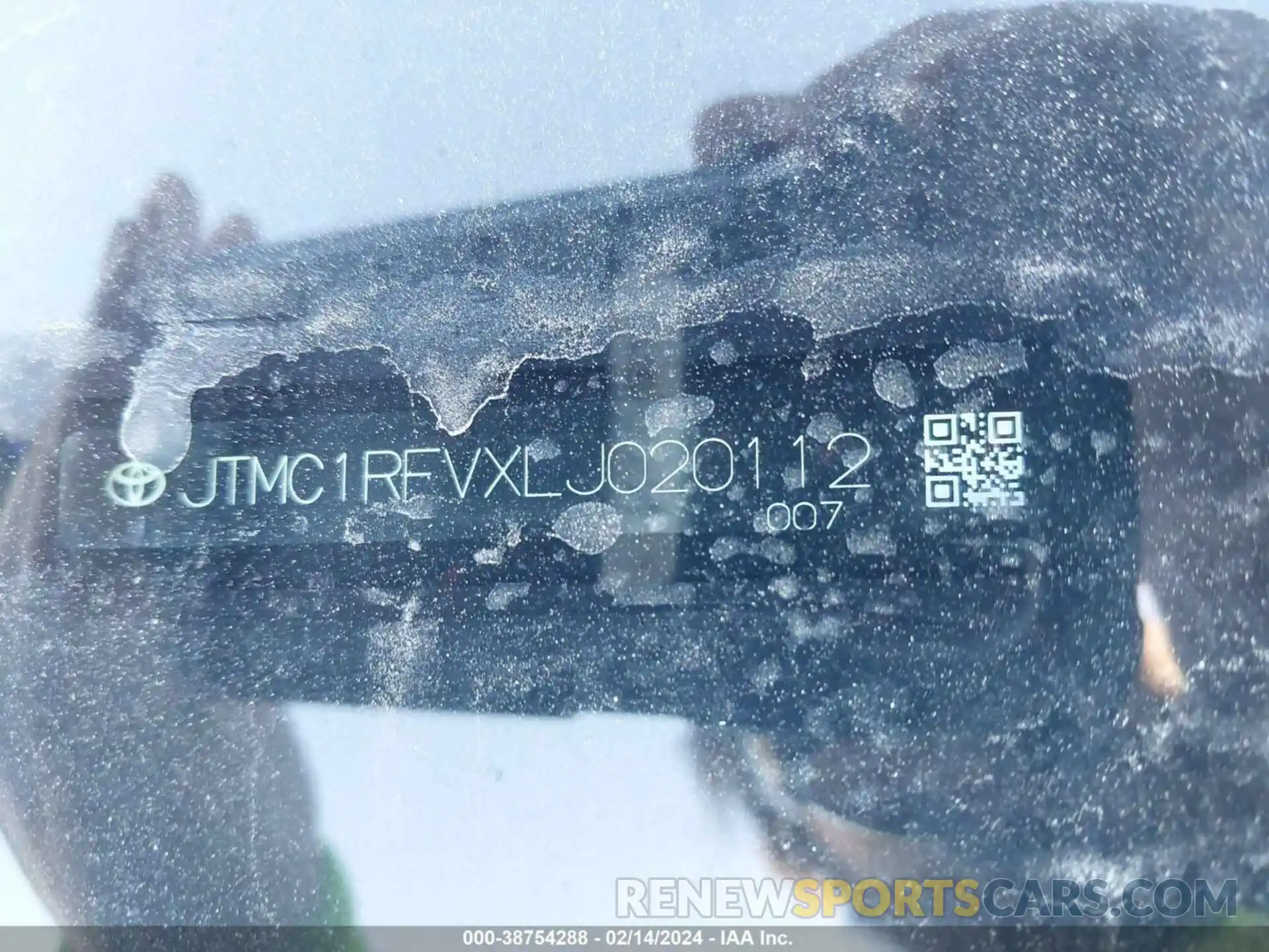 9 Photograph of a damaged car JTMC1RFVXLJ020112 TOYOTA RAV4 2020