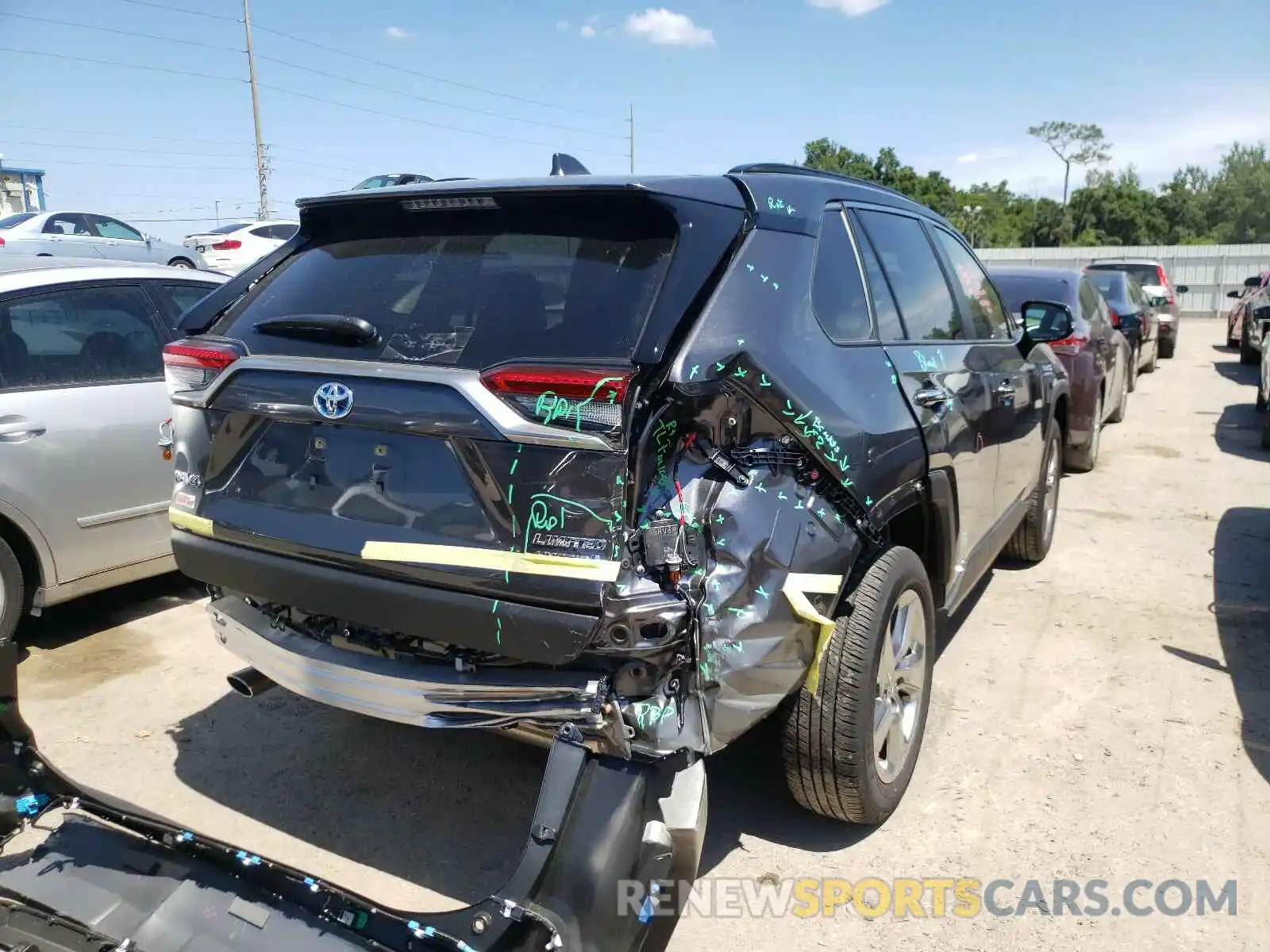 4 Photograph of a damaged car JTMD6RFV0LD002903 TOYOTA RAV4 2020