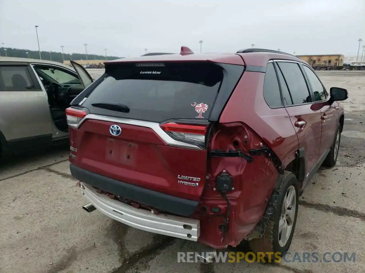 4 Photograph of a damaged car JTMD6RFV1LD005731 TOYOTA RAV4 2020