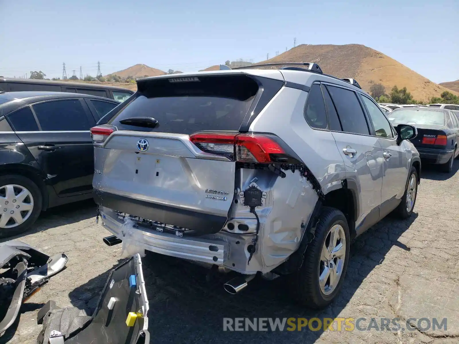 4 Photograph of a damaged car JTMD6RFV1LD006992 TOYOTA RAV4 2020