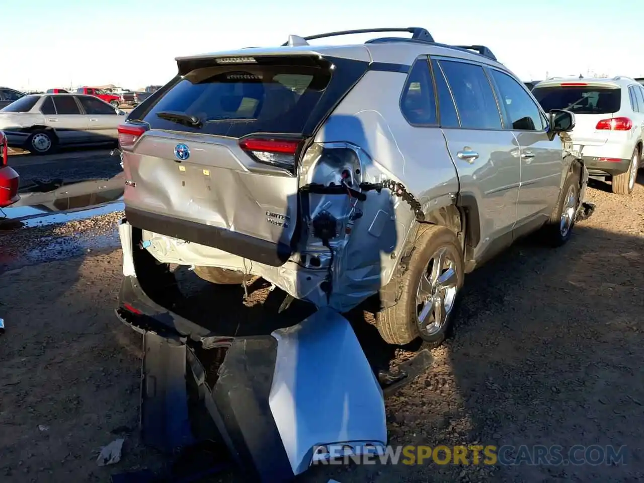 4 Photograph of a damaged car JTMD6RFV2LJ002189 TOYOTA RAV4 2020