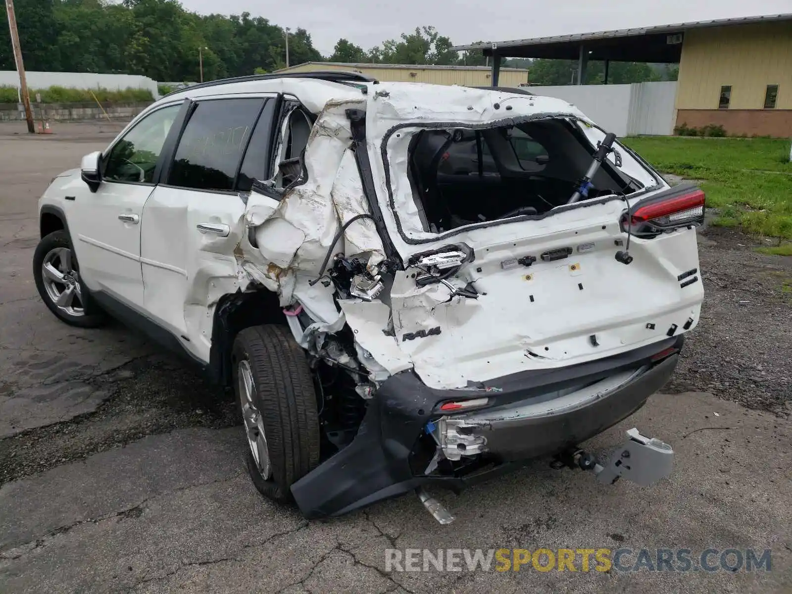 3 Photograph of a damaged car JTMD6RFV3LJ002444 TOYOTA RAV4 2020