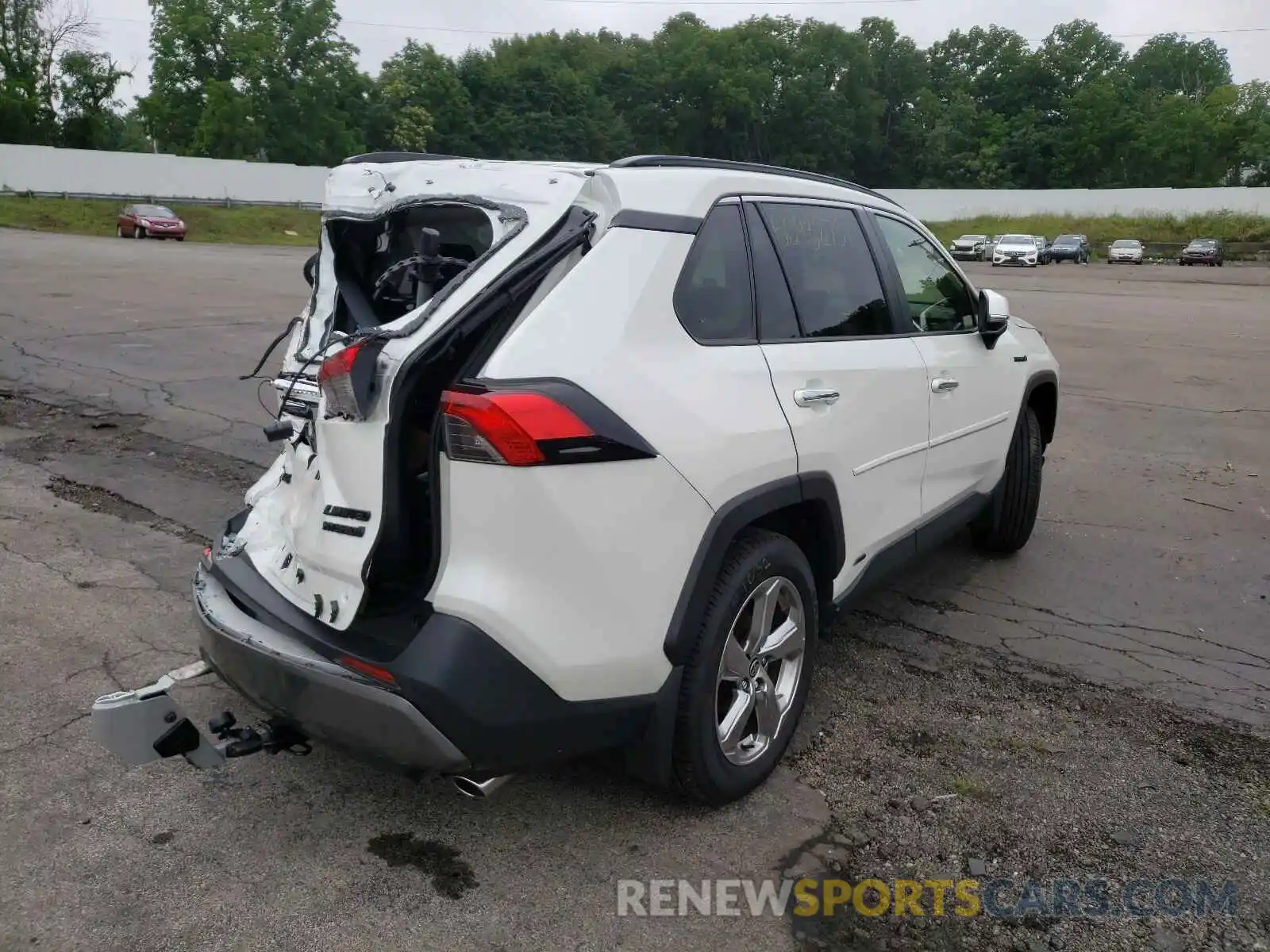 4 Photograph of a damaged car JTMD6RFV3LJ002444 TOYOTA RAV4 2020