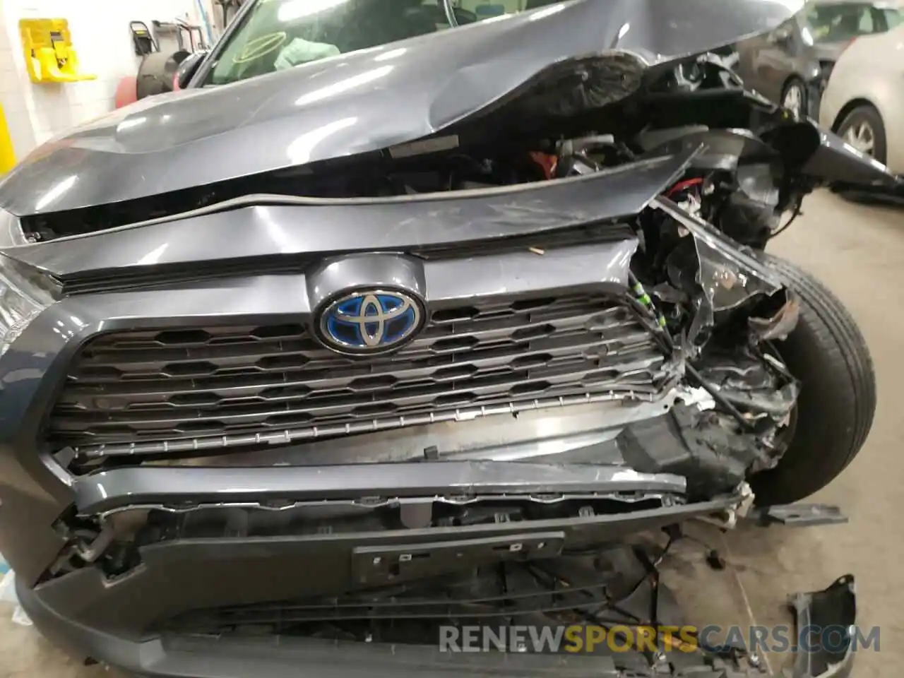 9 Photograph of a damaged car JTMD6RFV4LD001673 TOYOTA RAV4 2020