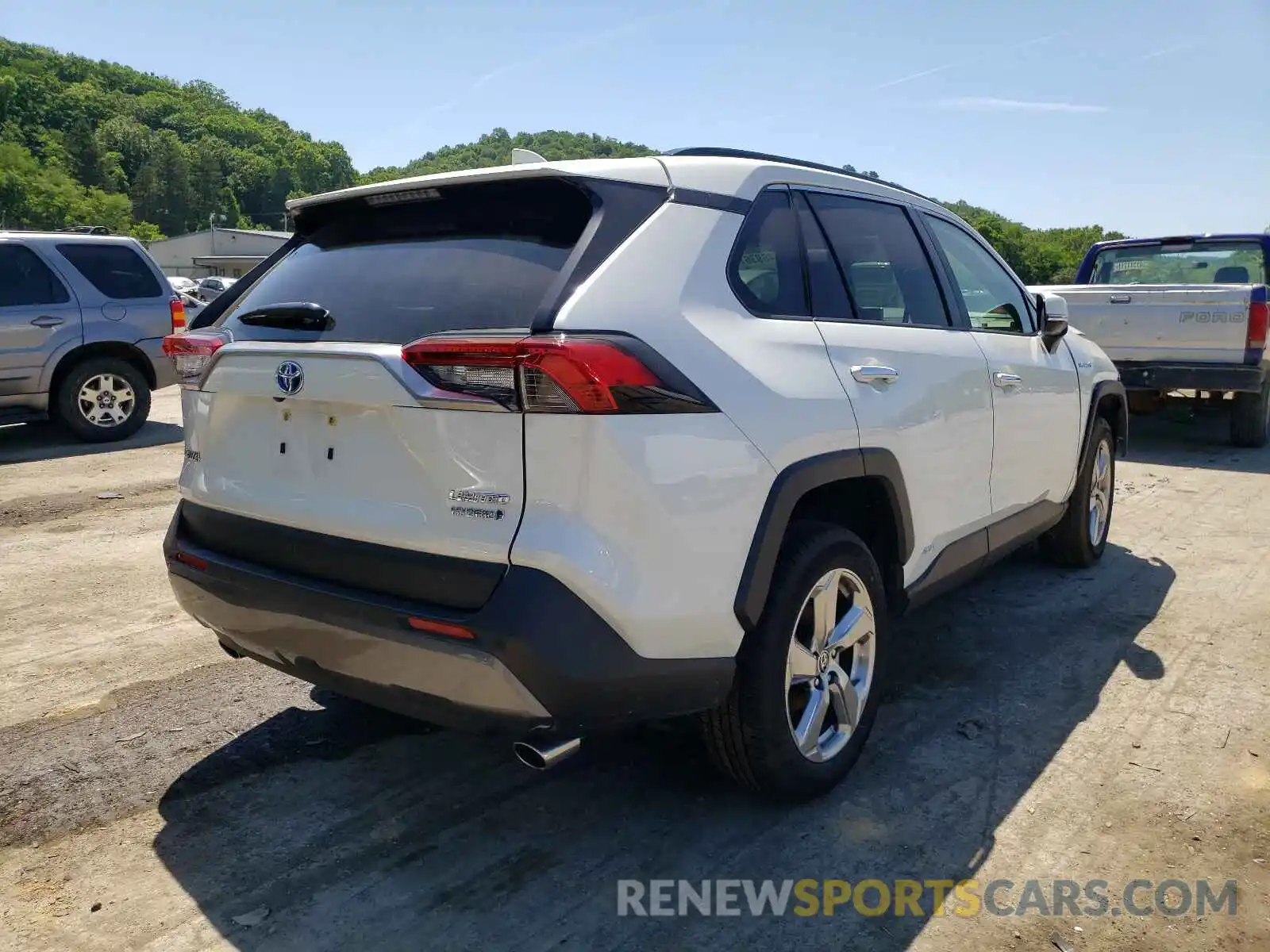 4 Photograph of a damaged car JTMD6RFV5LD004663 TOYOTA RAV4 2020