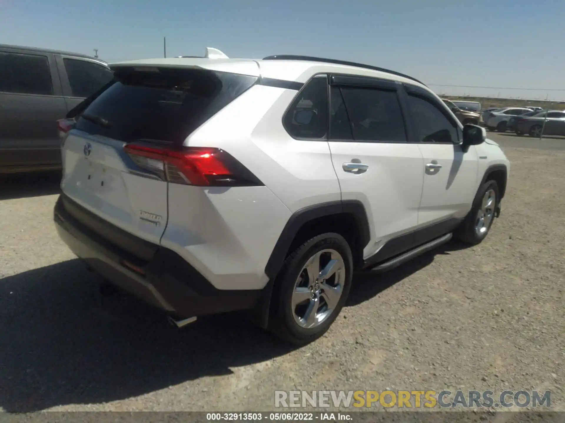 4 Photograph of a damaged car JTMD6RFV7LD002977 TOYOTA RAV4 2020