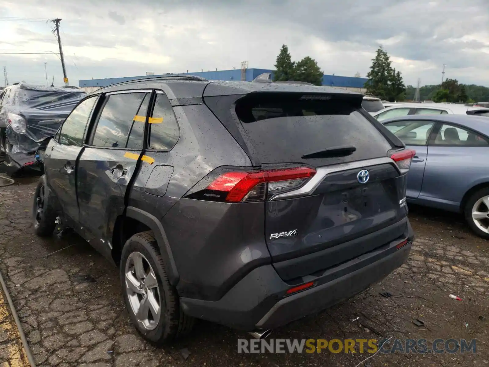 3 Photograph of a damaged car JTMD6RFV9LD005301 TOYOTA RAV4 2020