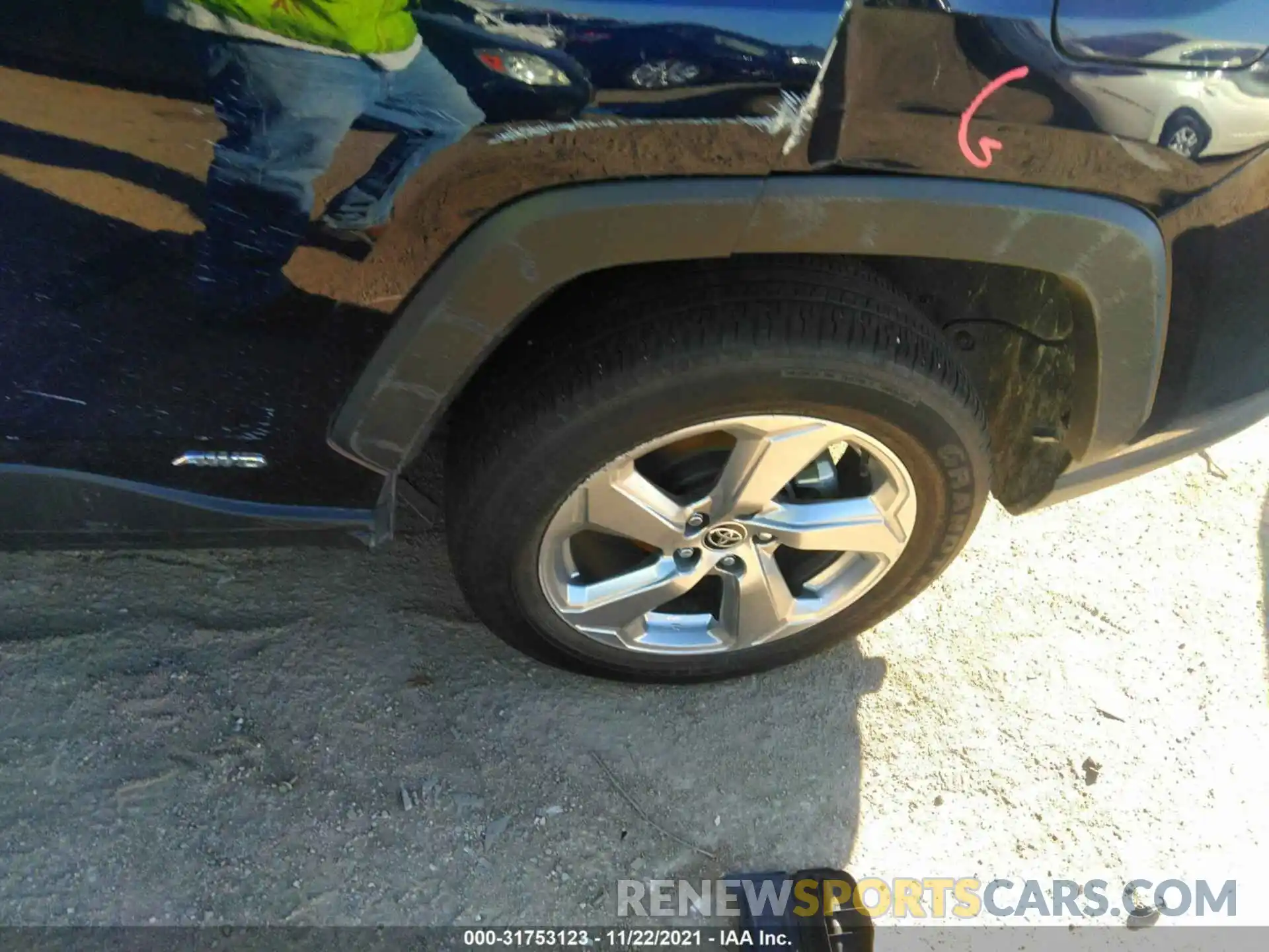 13 Photograph of a damaged car JTMD6RFV9LD501389 TOYOTA RAV4 2020