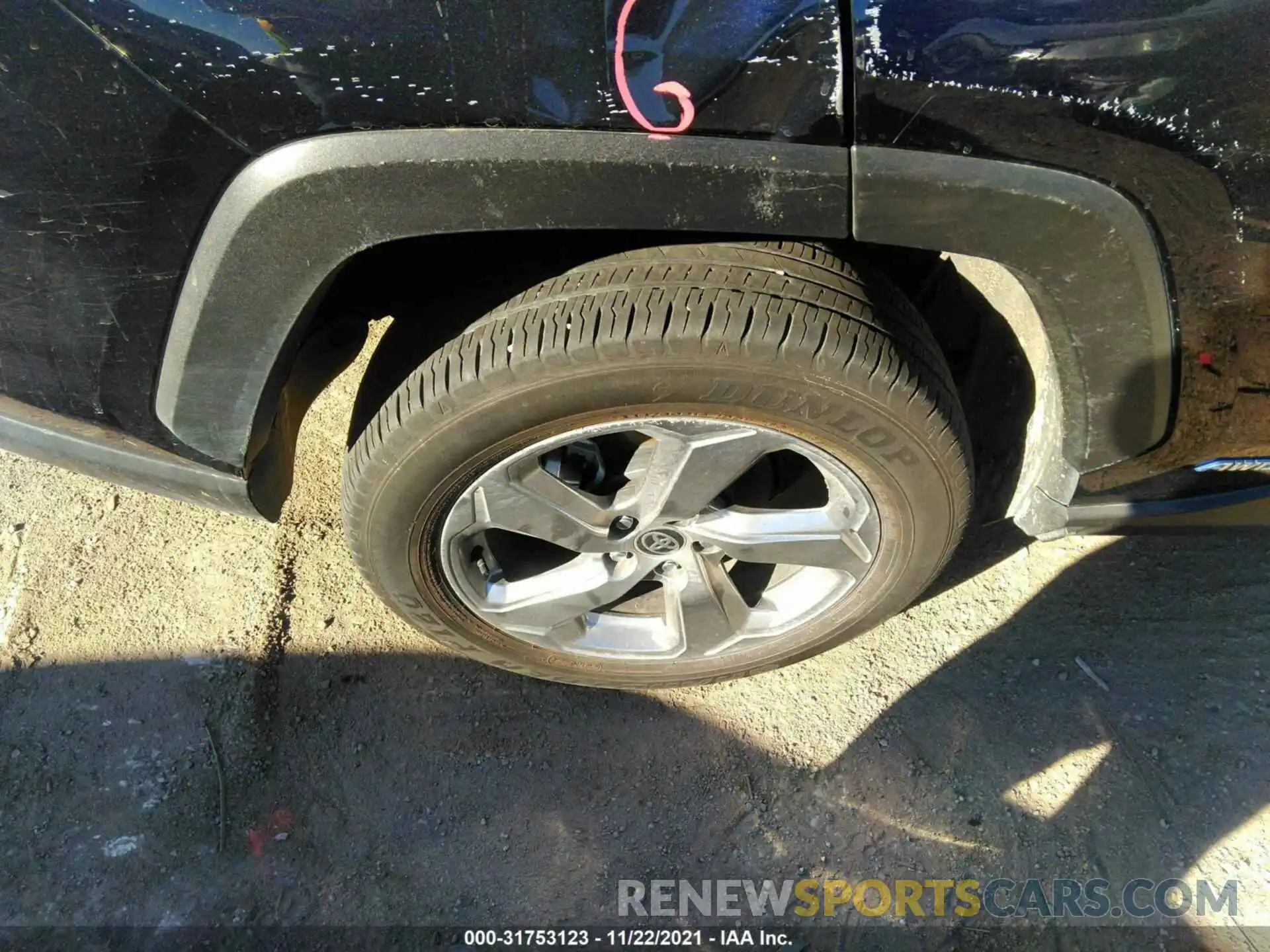 15 Photograph of a damaged car JTMD6RFV9LD501389 TOYOTA RAV4 2020