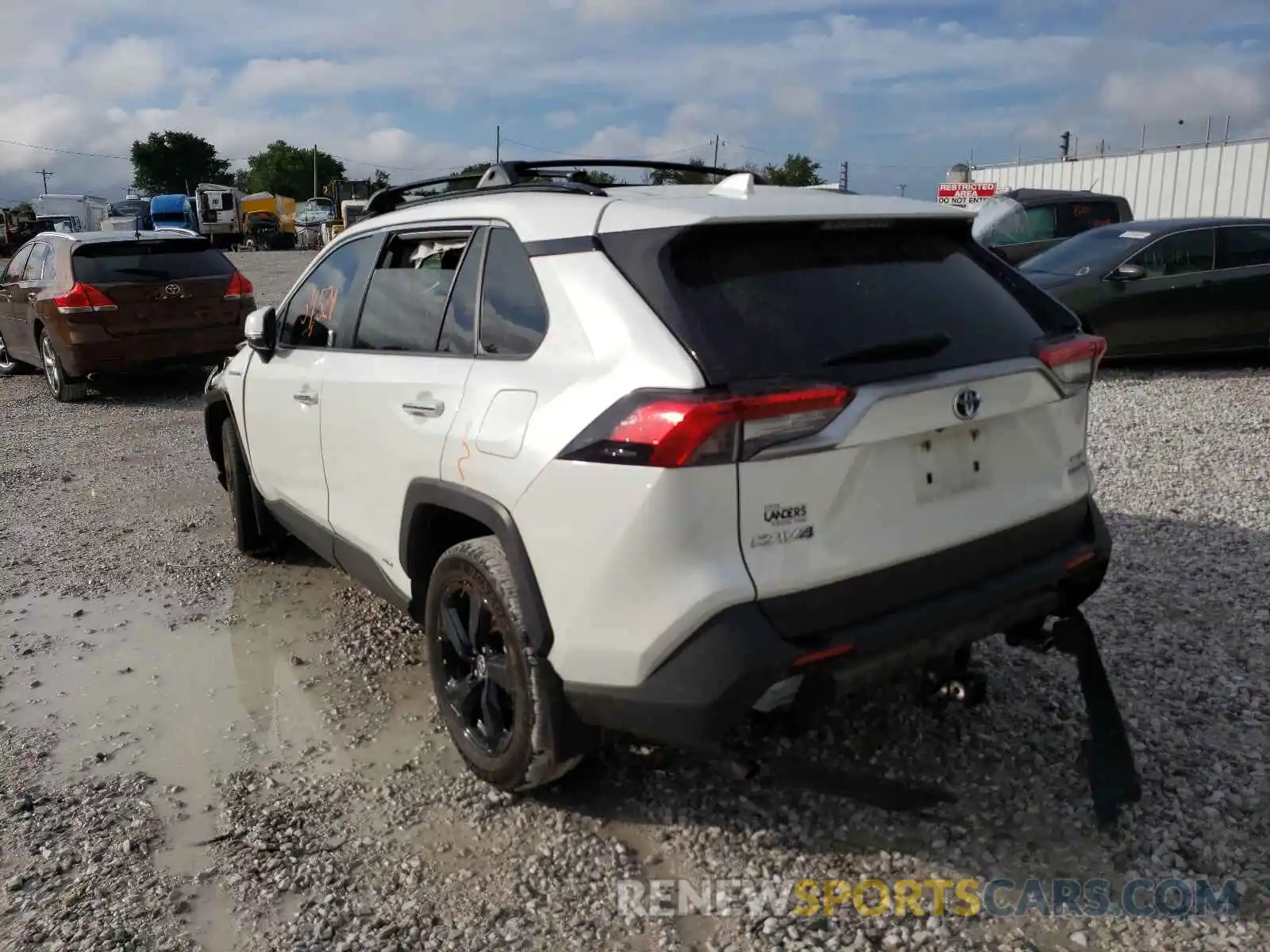 3 Photograph of a damaged car JTMD6RFVXLD500882 TOYOTA RAV4 2020