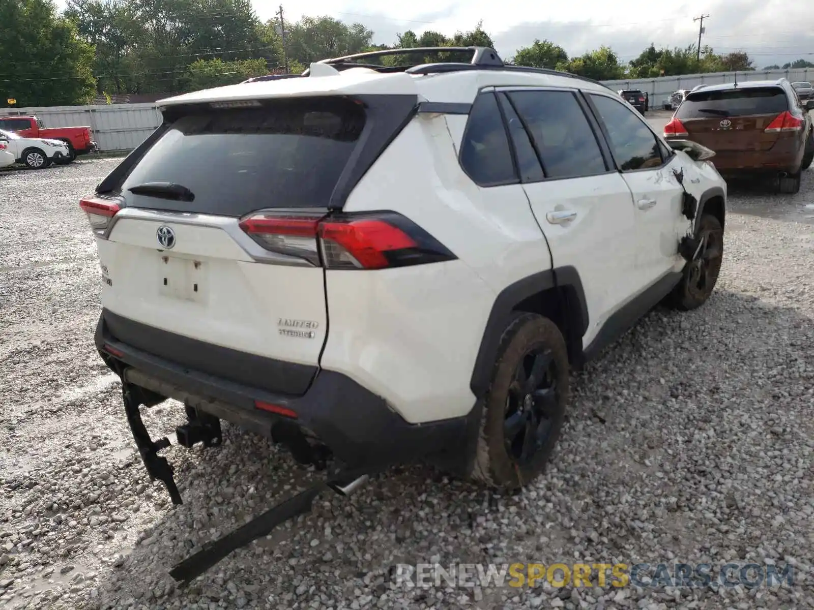 4 Photograph of a damaged car JTMD6RFVXLD500882 TOYOTA RAV4 2020