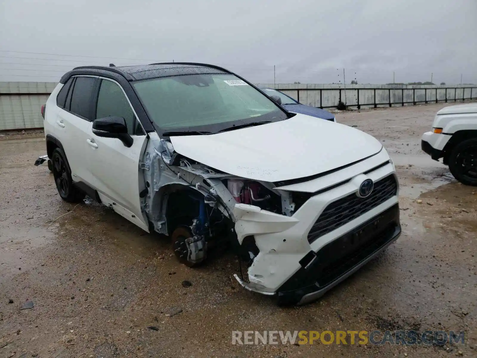 1 Photograph of a damaged car JTME6RFV0LD503021 TOYOTA RAV4 2020