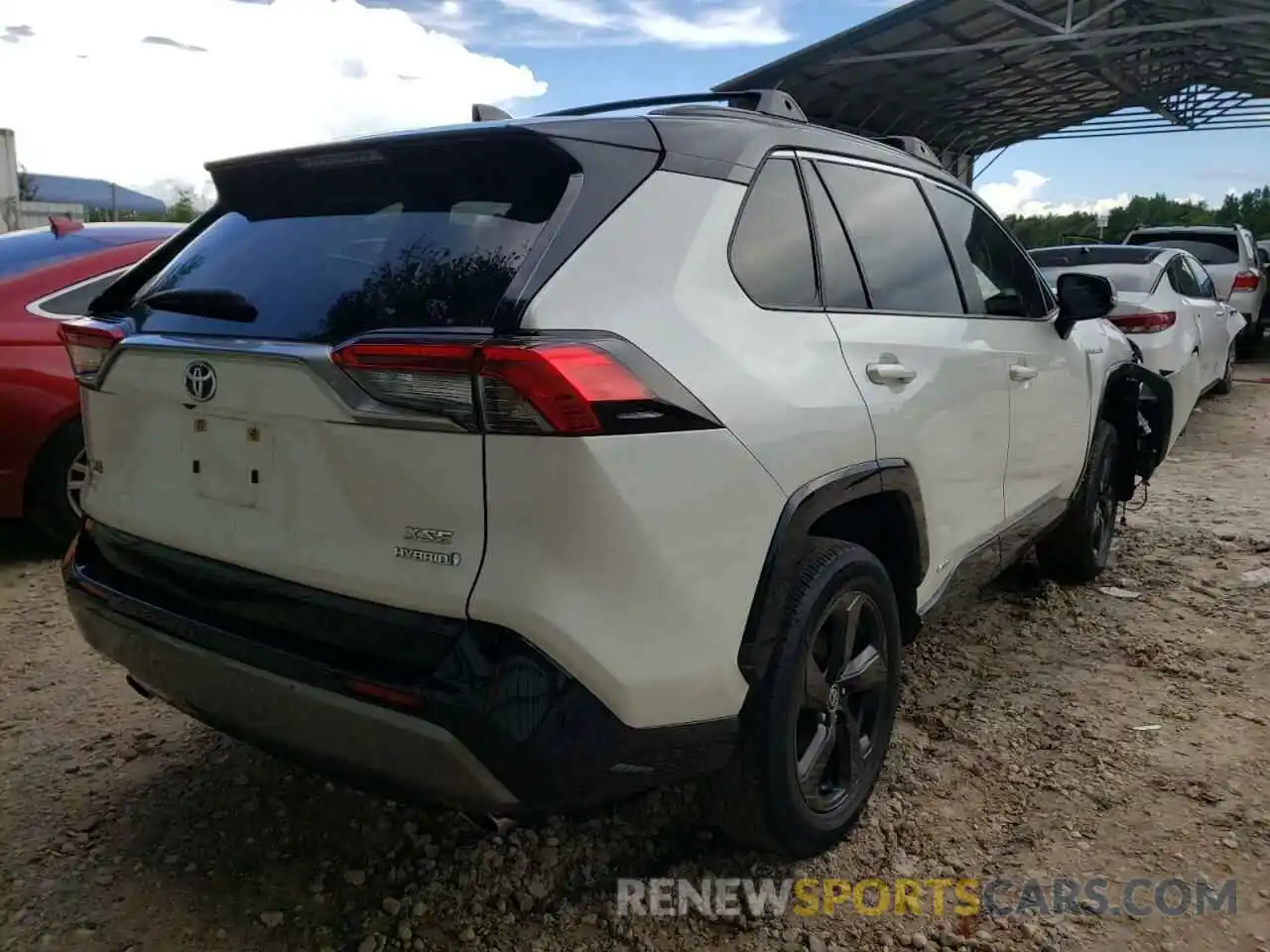 4 Photograph of a damaged car JTME6RFV1LJ001779 TOYOTA RAV4 2020