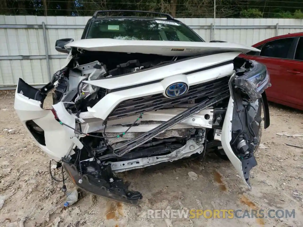 9 Photograph of a damaged car JTME6RFV1LJ001779 TOYOTA RAV4 2020