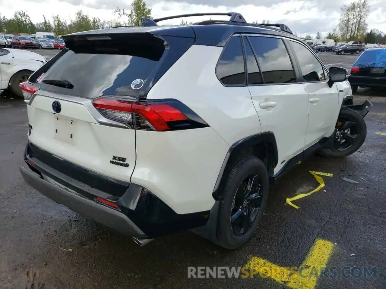 4 Photograph of a damaged car JTME6RFV2LJ002388 TOYOTA RAV4 2020