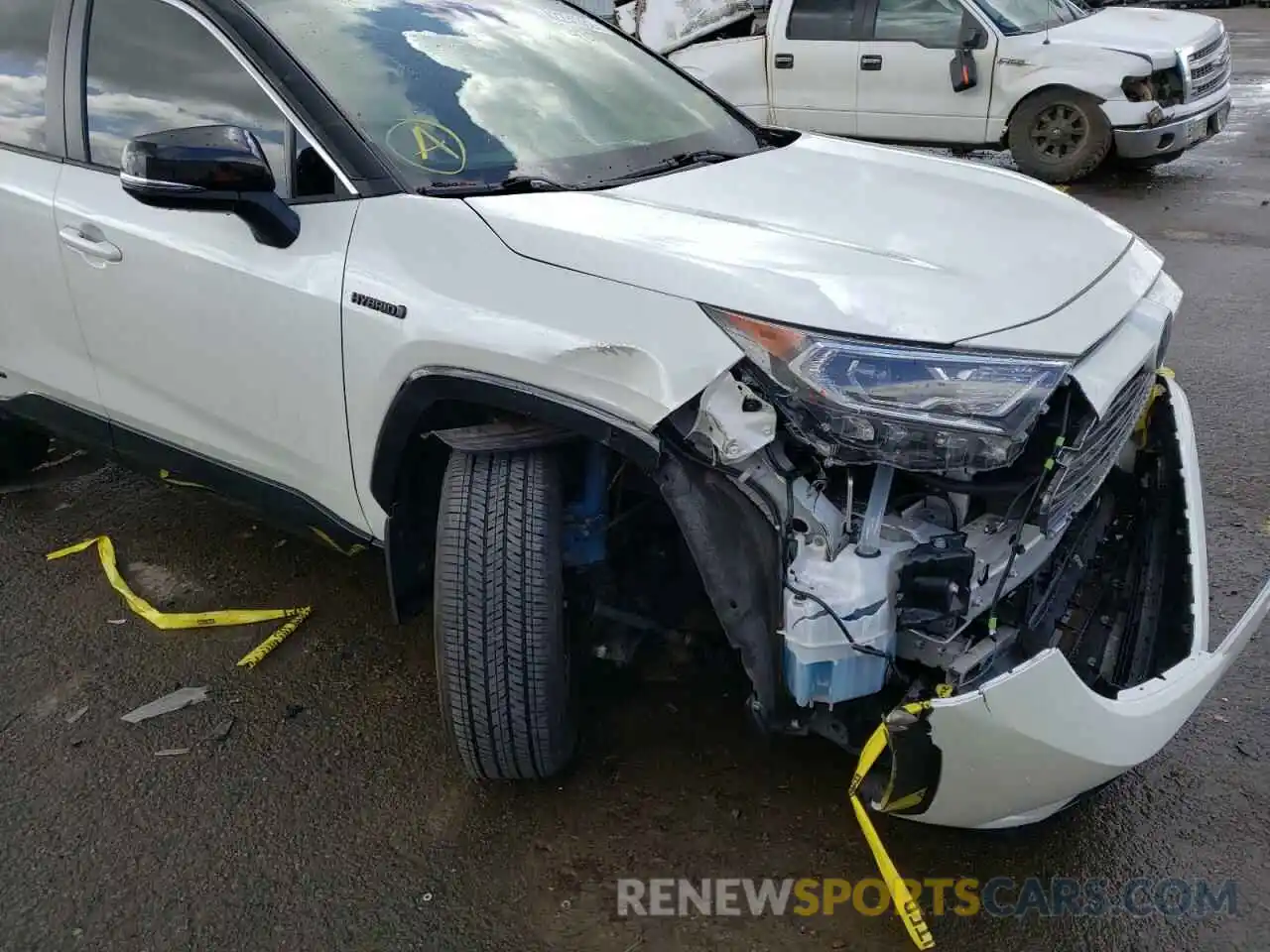 9 Photograph of a damaged car JTME6RFV2LJ002388 TOYOTA RAV4 2020