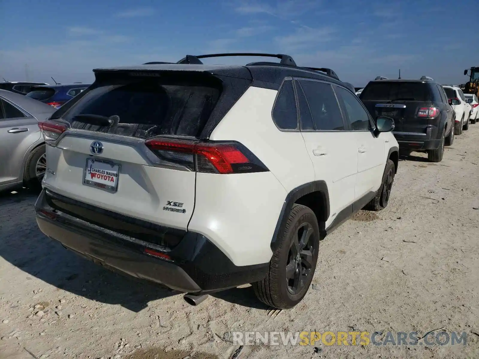 4 Photograph of a damaged car JTME6RFV3LD503174 TOYOTA RAV4 2020