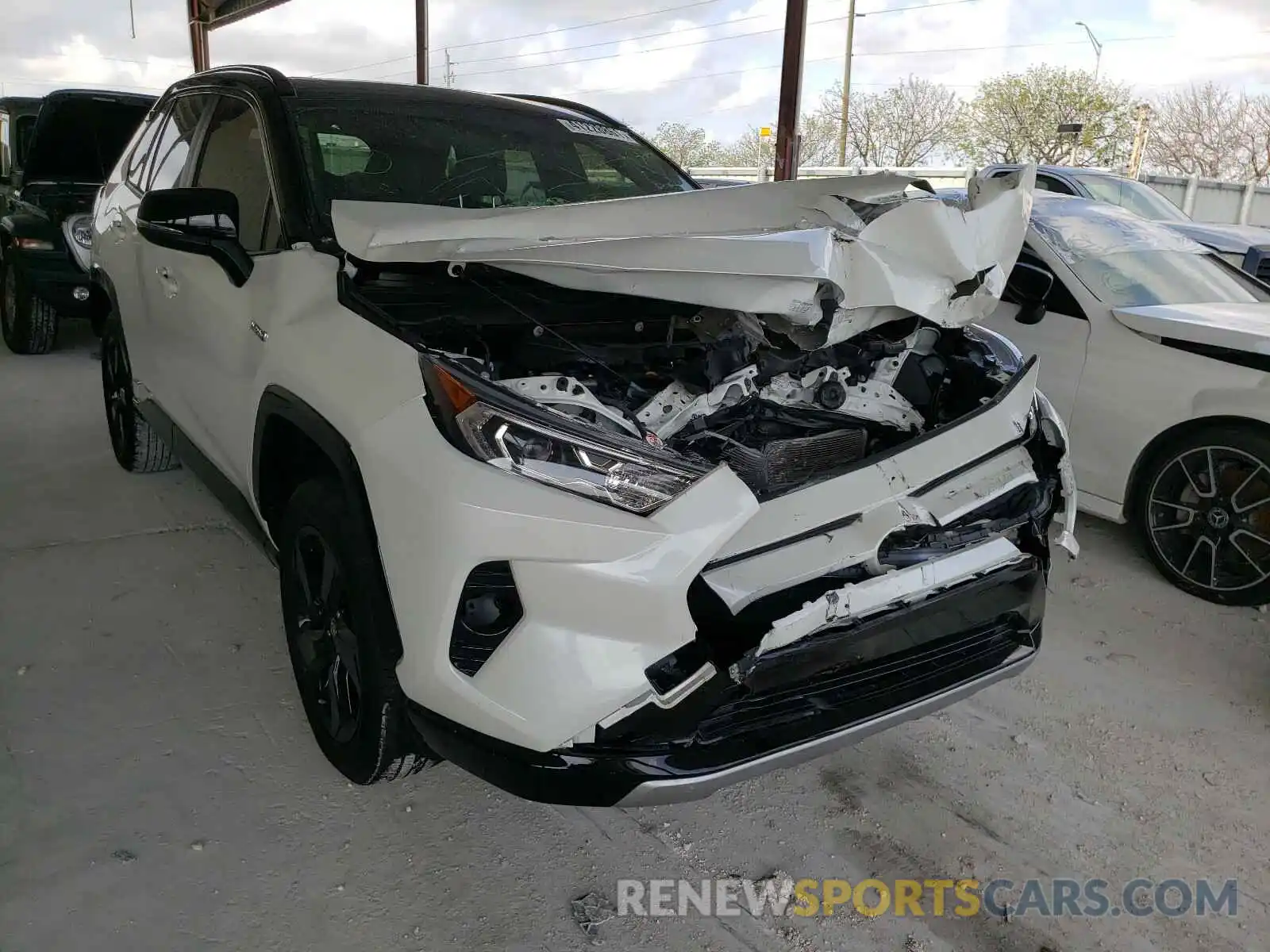 1 Photograph of a damaged car JTME6RFV4LD501613 TOYOTA RAV4 2020