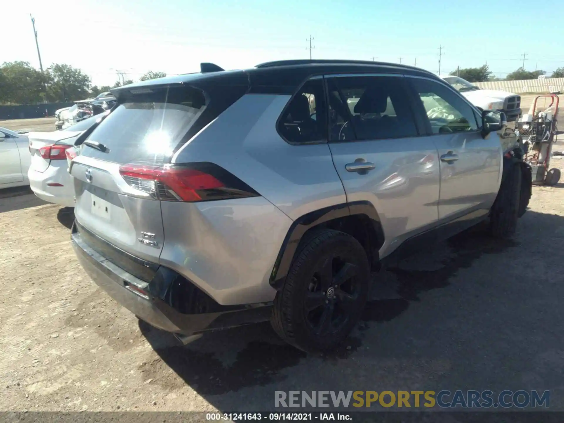 4 Photograph of a damaged car JTME6RFV5LJ001168 TOYOTA RAV4 2020