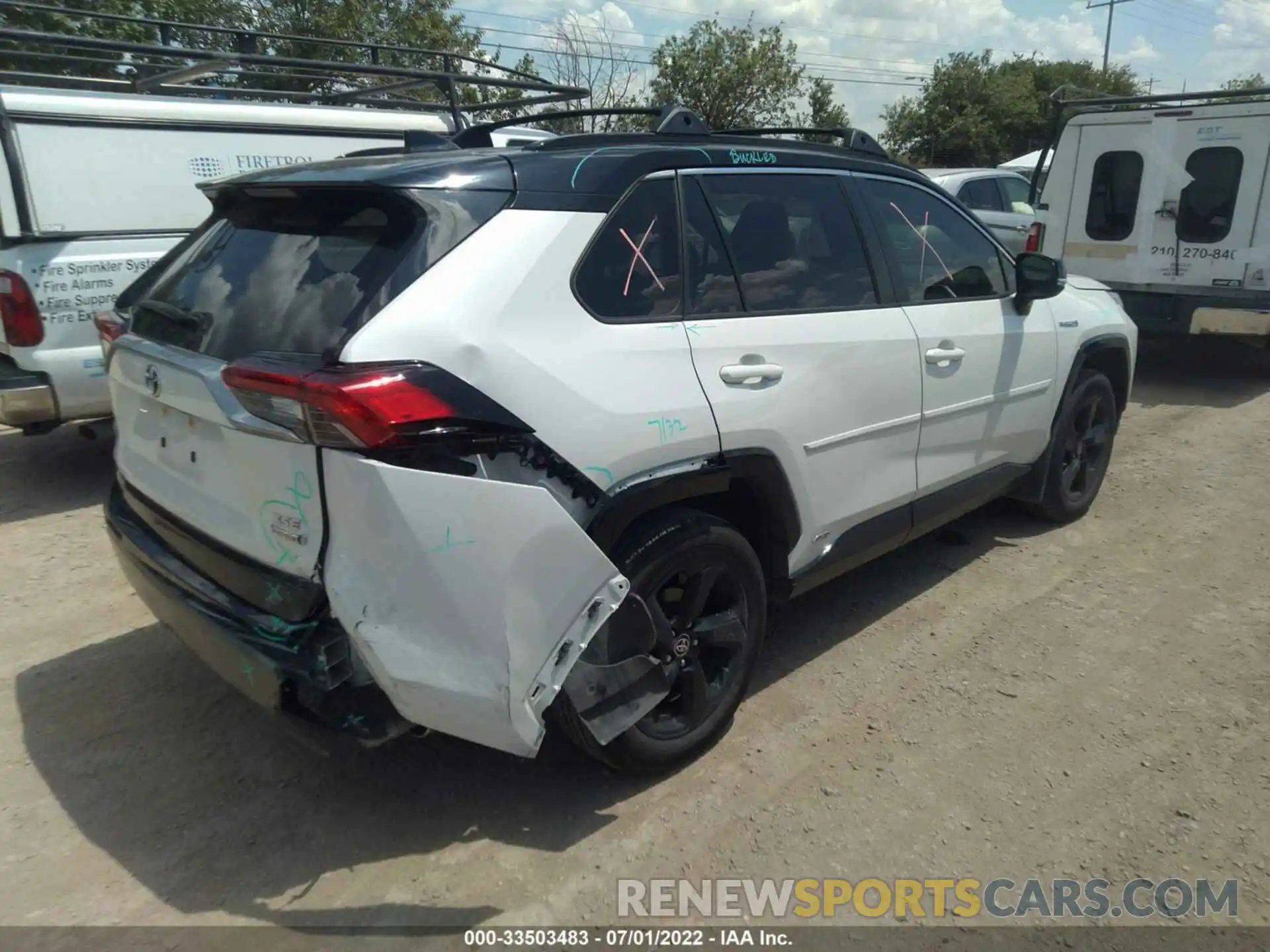 4 Photograph of a damaged car JTME6RFV5LJ001851 TOYOTA RAV4 2020