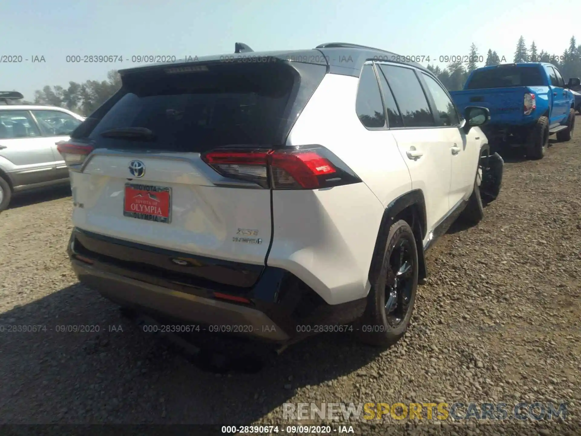 4 Photograph of a damaged car JTME6RFV6LD502021 TOYOTA RAV4 2020