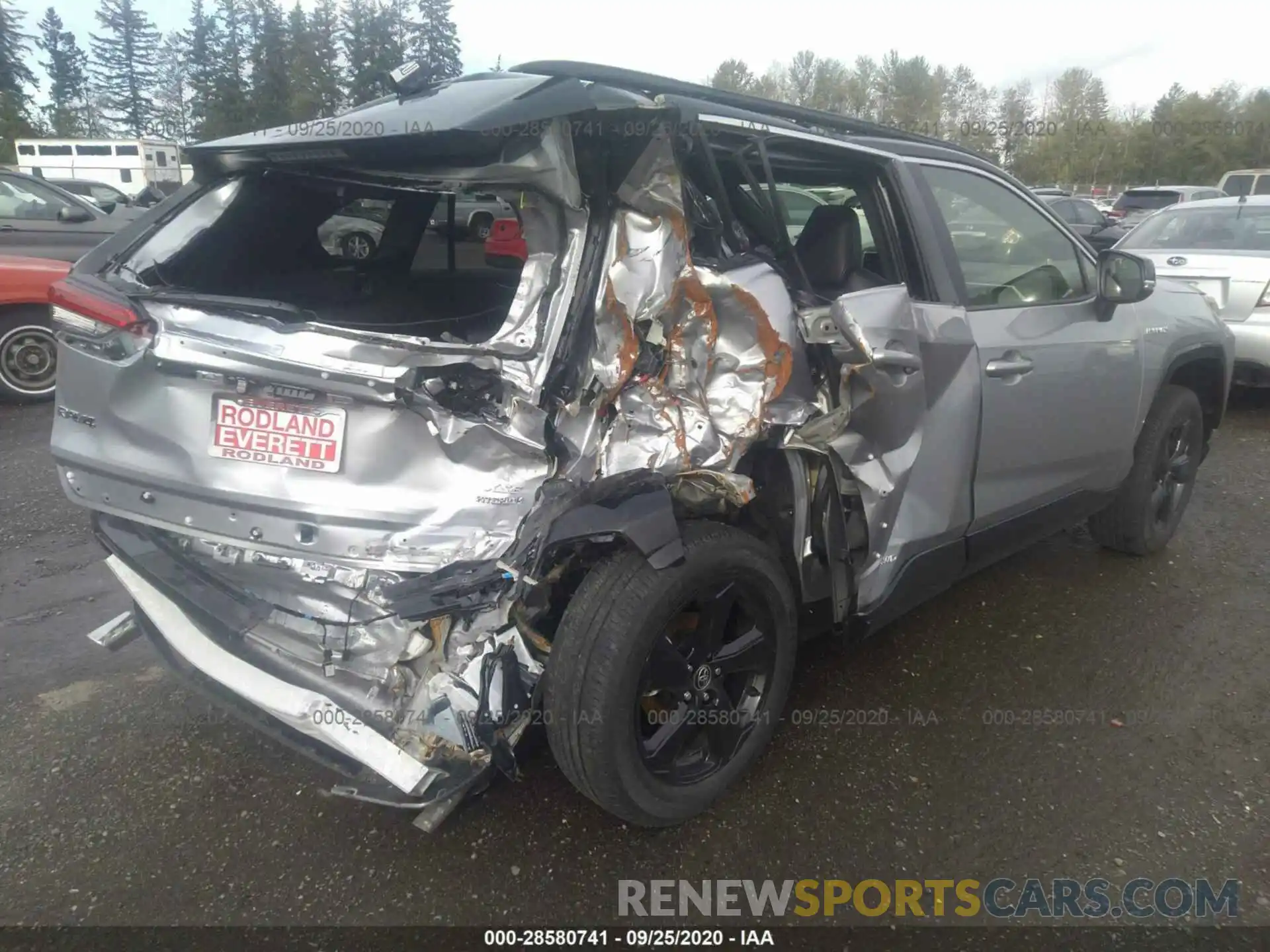 4 Photograph of a damaged car JTME6RFV7LD502917 TOYOTA RAV4 2020