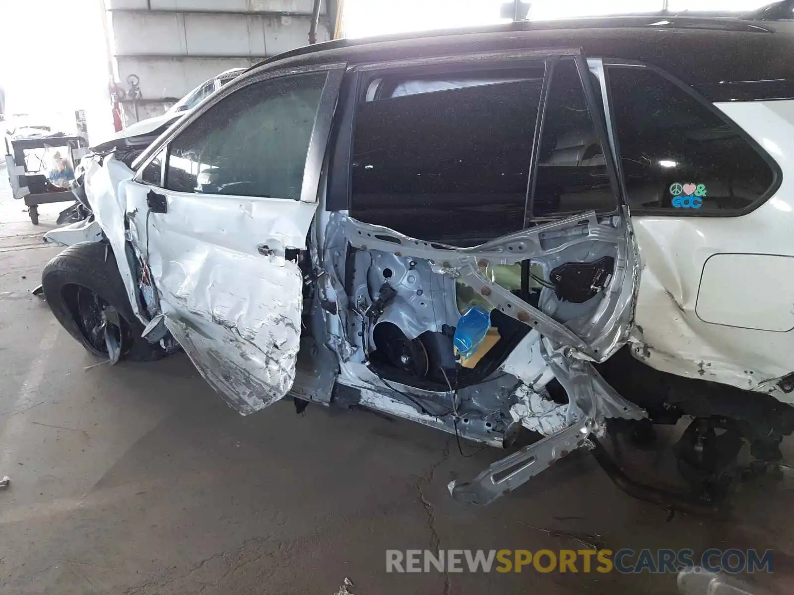 10 Photograph of a damaged car JTMEWRFV0LD544975 TOYOTA RAV4 2020