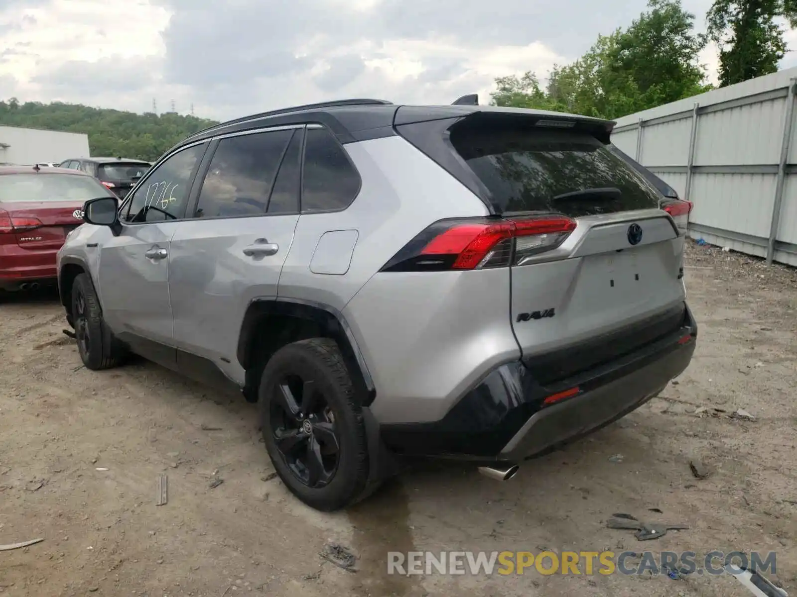 3 Photograph of a damaged car JTMEWRFV0LJ033767 TOYOTA RAV4 2020