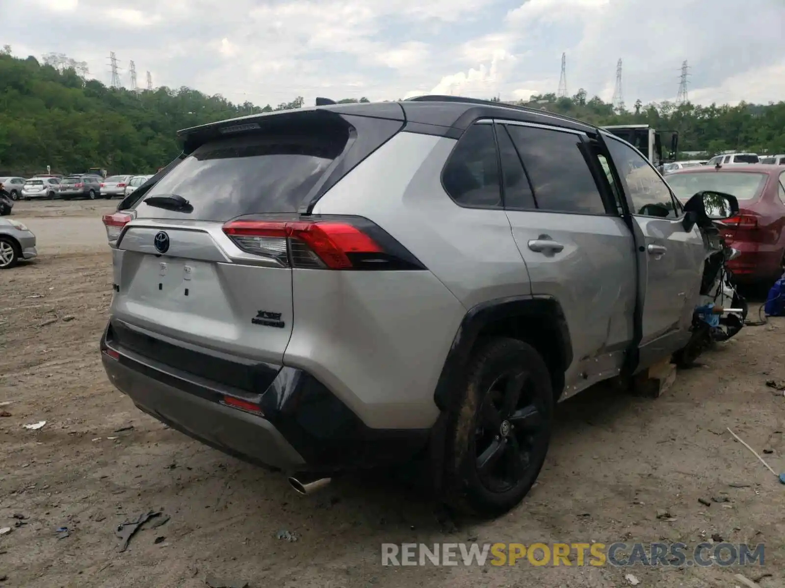 4 Photograph of a damaged car JTMEWRFV0LJ033767 TOYOTA RAV4 2020