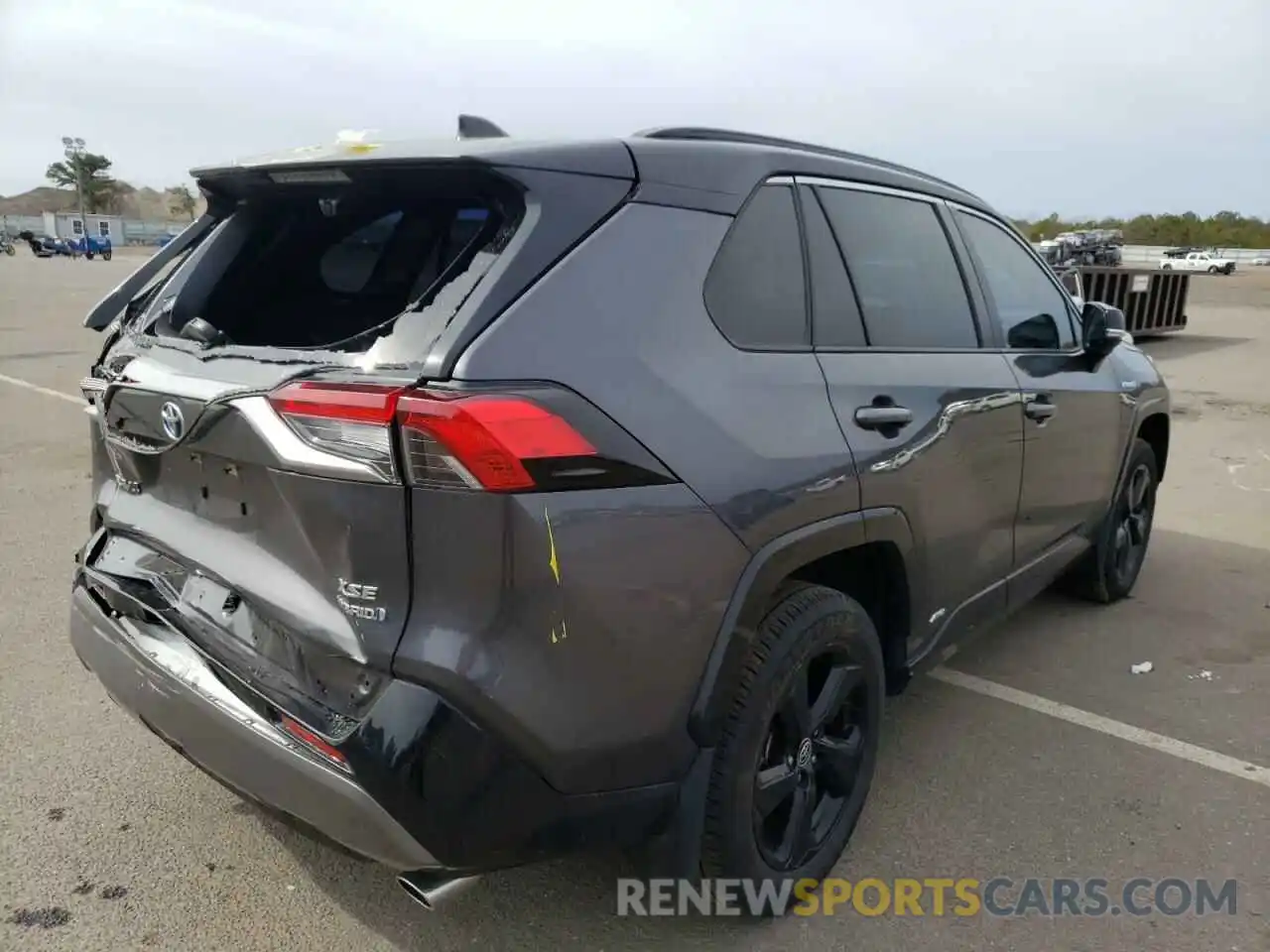 4 Photograph of a damaged car JTMEWRFV0LJ033963 TOYOTA RAV4 2020