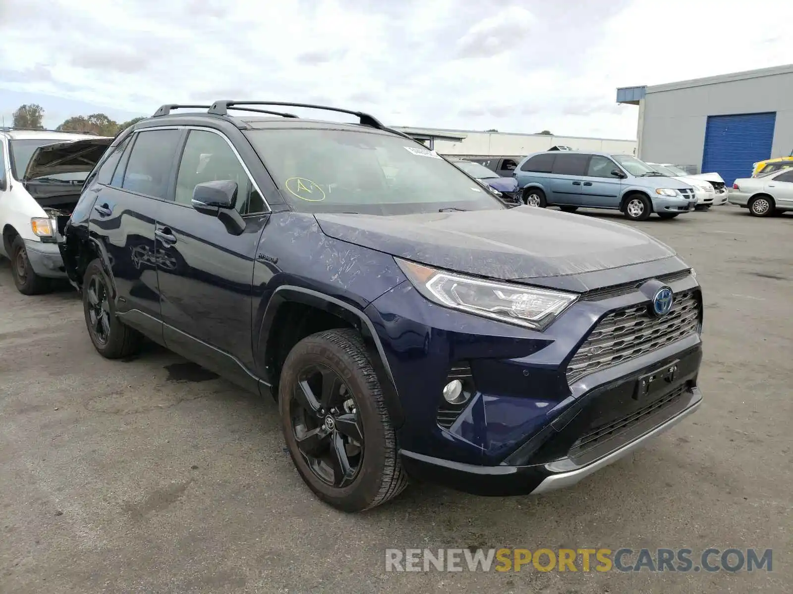 1 Photograph of a damaged car JTMEWRFV0LJ038029 TOYOTA RAV4 2020