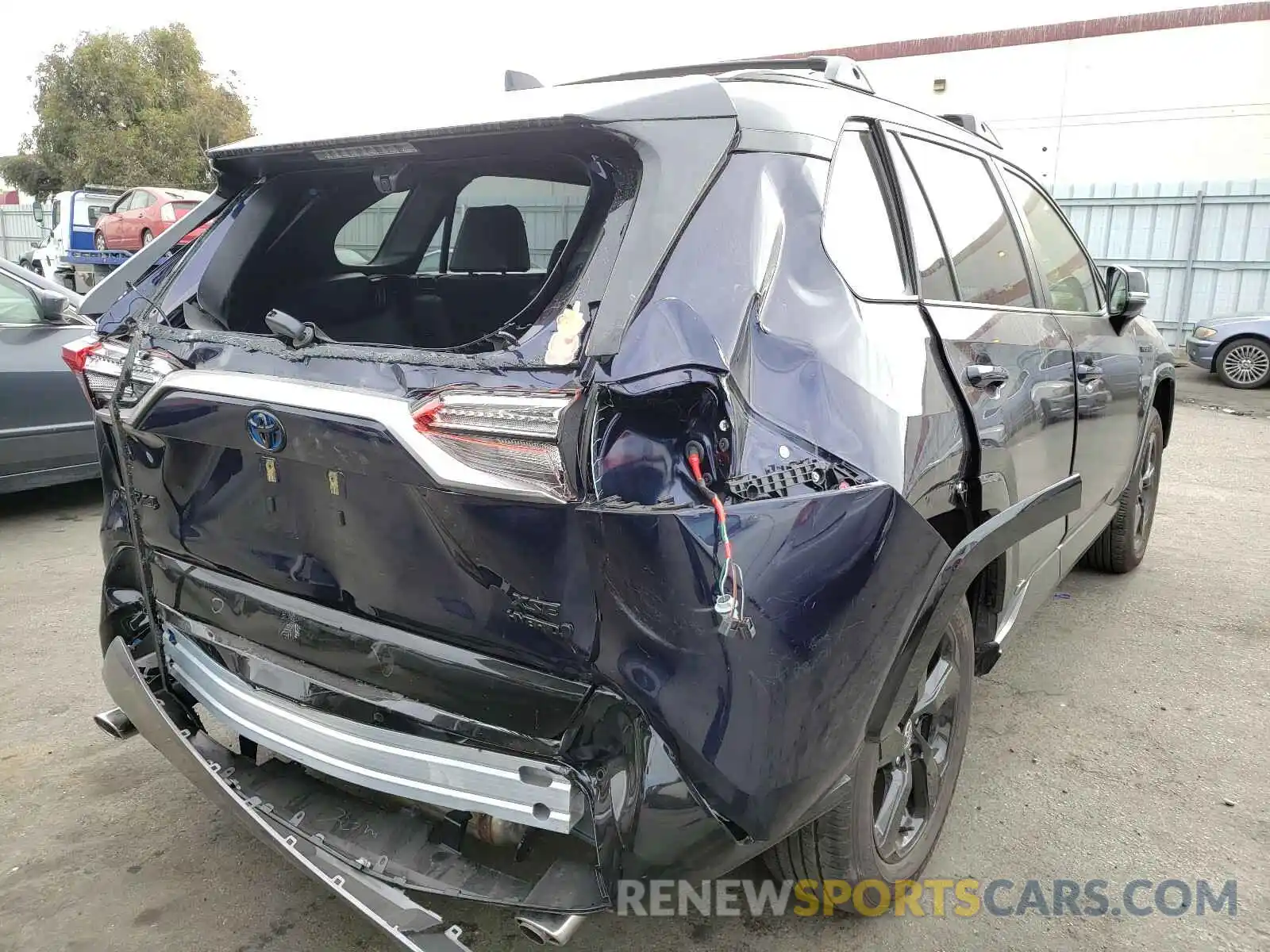 4 Photograph of a damaged car JTMEWRFV0LJ038029 TOYOTA RAV4 2020