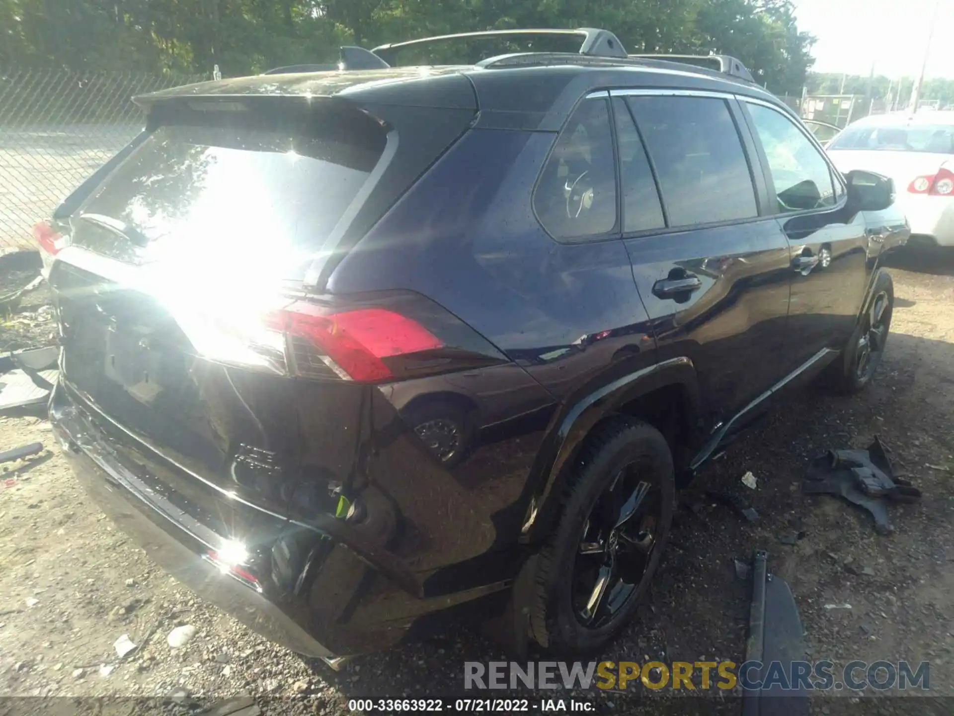 4 Photograph of a damaged car JTMEWRFV0LJ038404 TOYOTA RAV4 2020