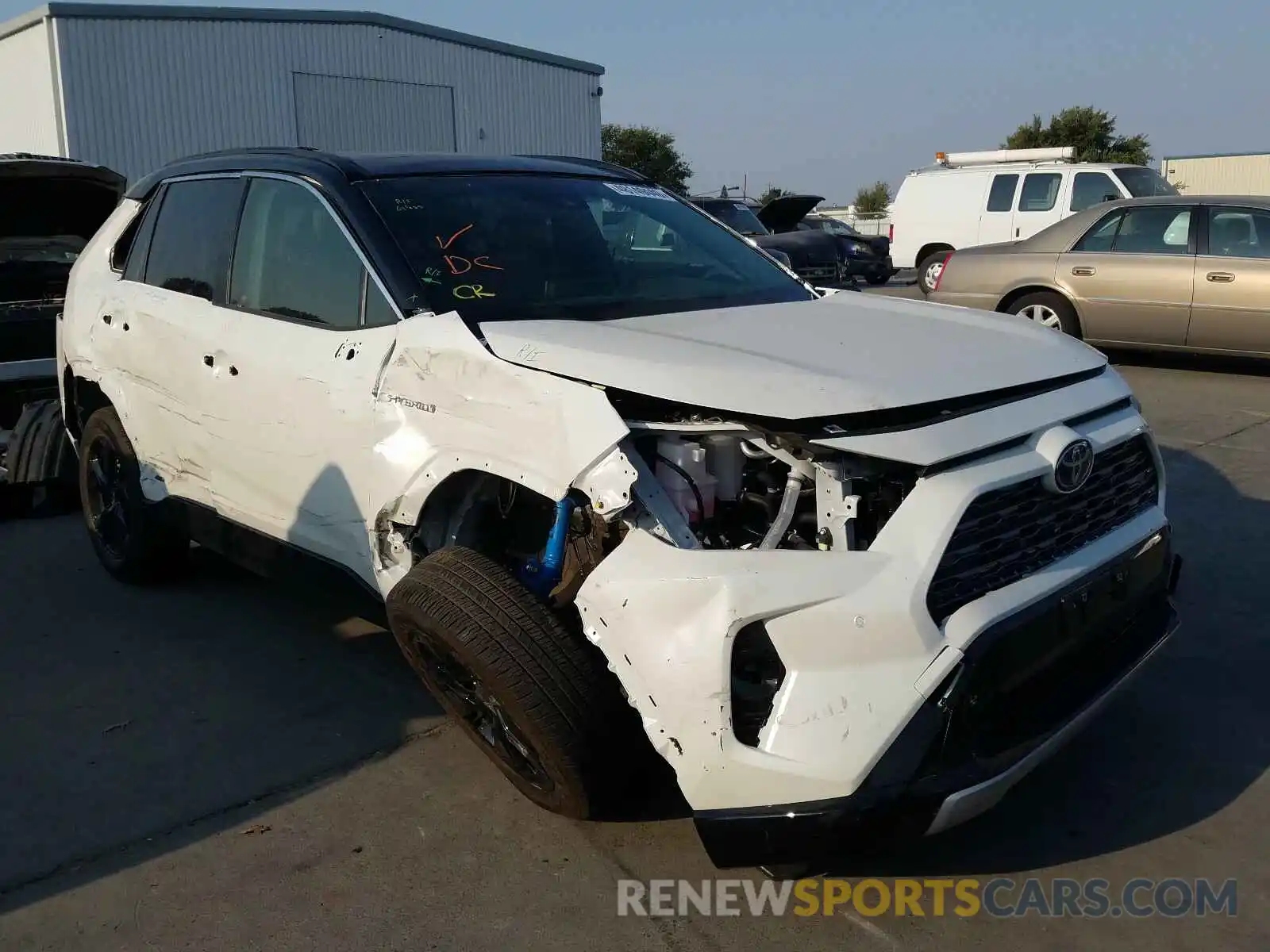 1 Photograph of a damaged car JTMEWRFV0LJ038595 TOYOTA RAV4 2020