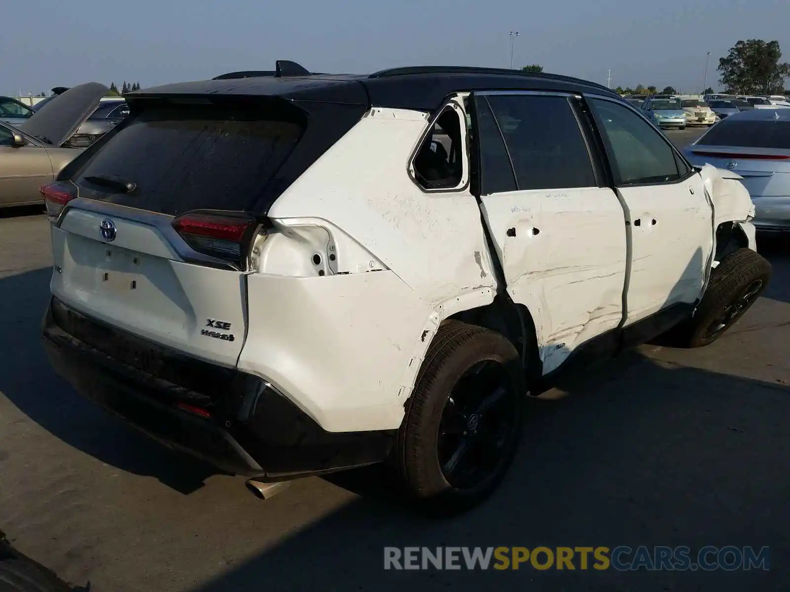 4 Photograph of a damaged car JTMEWRFV0LJ038595 TOYOTA RAV4 2020