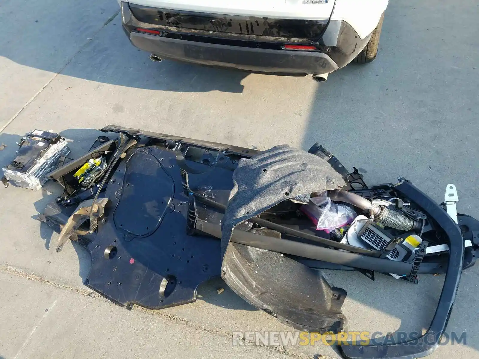 9 Photograph of a damaged car JTMEWRFV0LJ038595 TOYOTA RAV4 2020