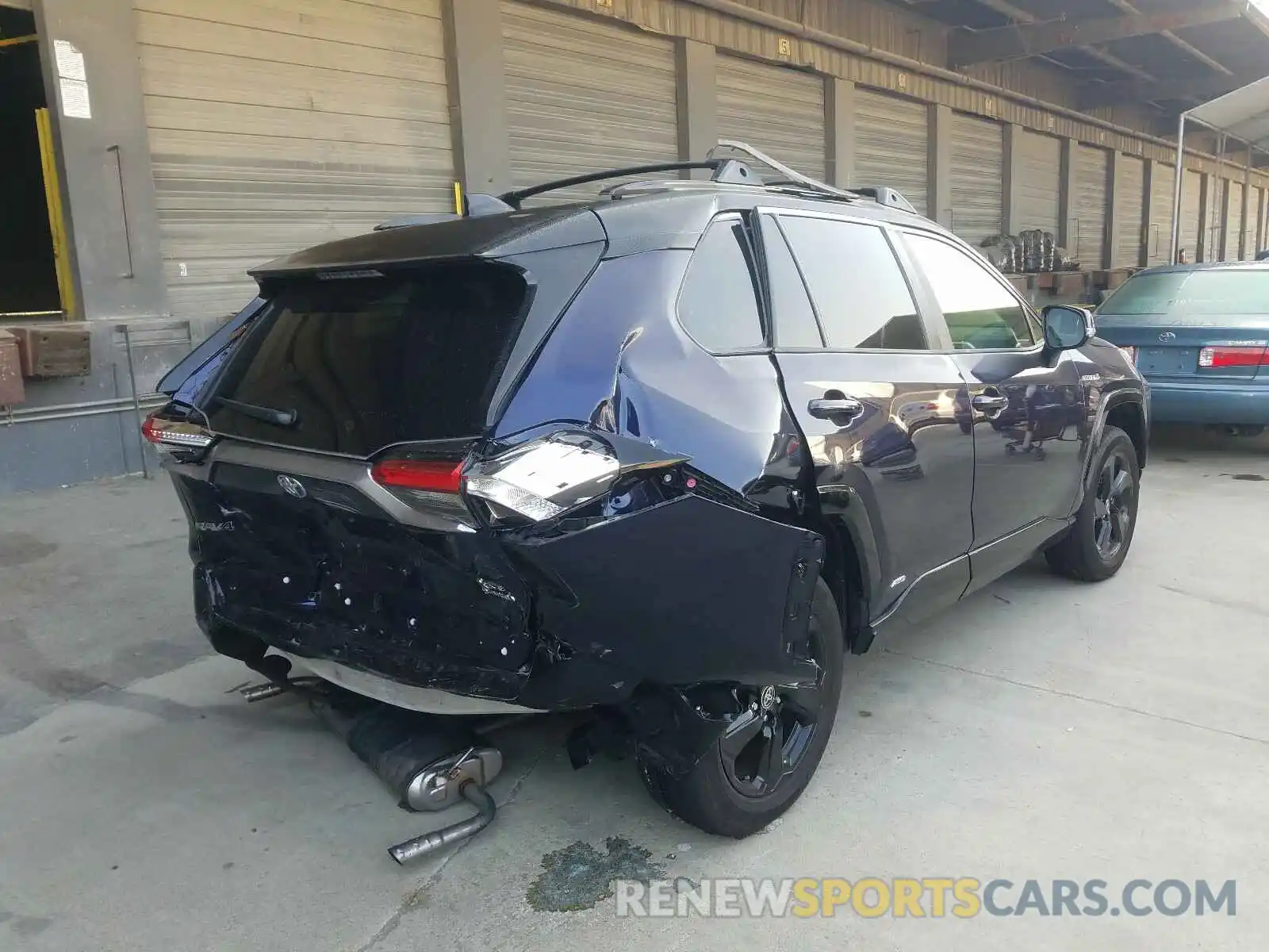 4 Photograph of a damaged car JTMEWRFV0LJ047040 TOYOTA RAV4 2020