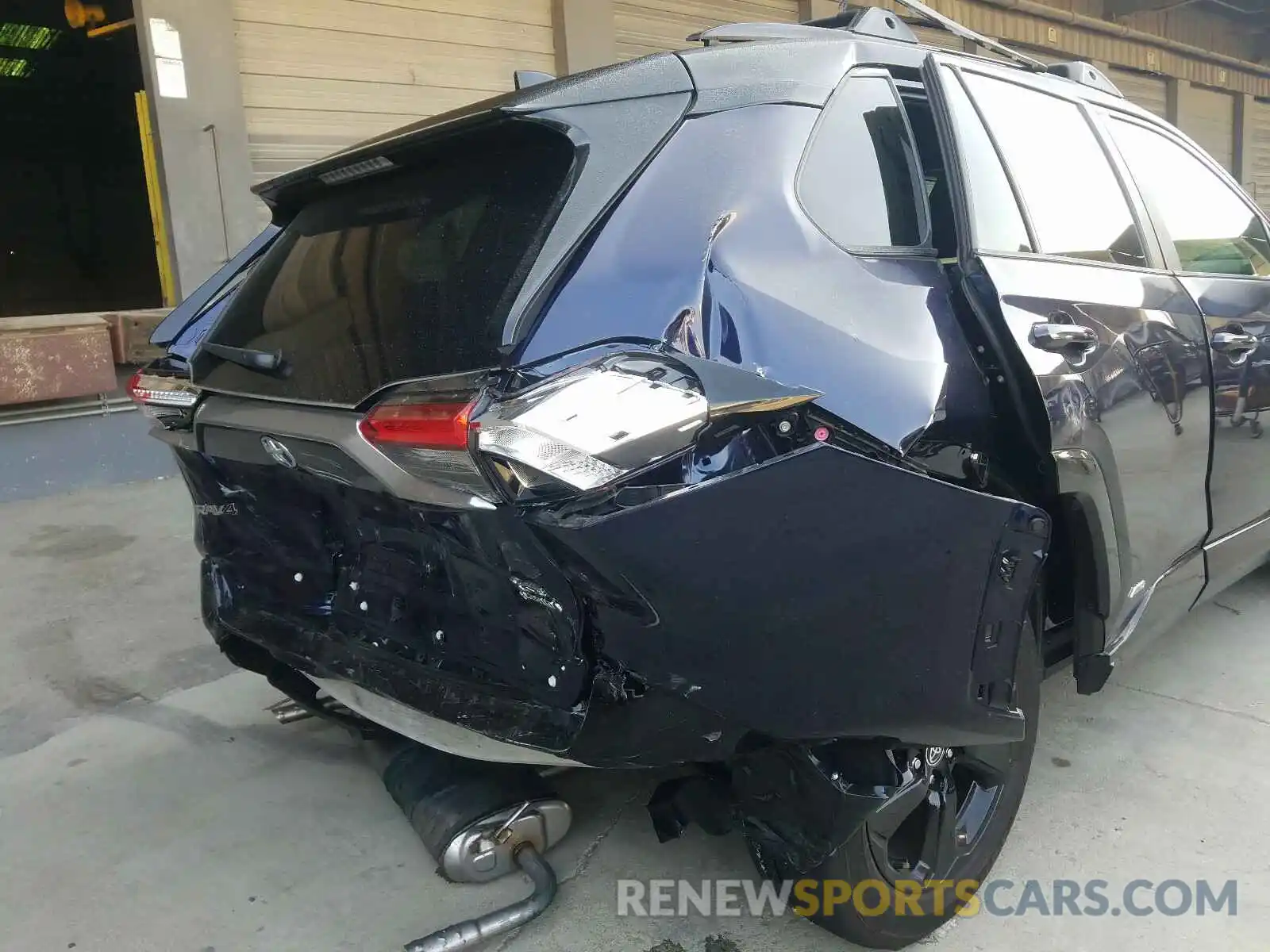 9 Photograph of a damaged car JTMEWRFV0LJ047040 TOYOTA RAV4 2020