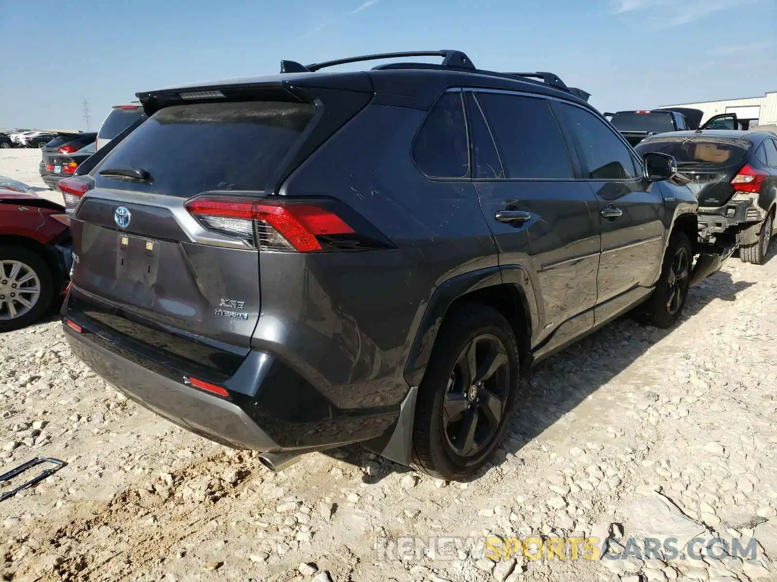 4 Photograph of a damaged car JTMEWRFV0LJ050018 TOYOTA RAV4 2020