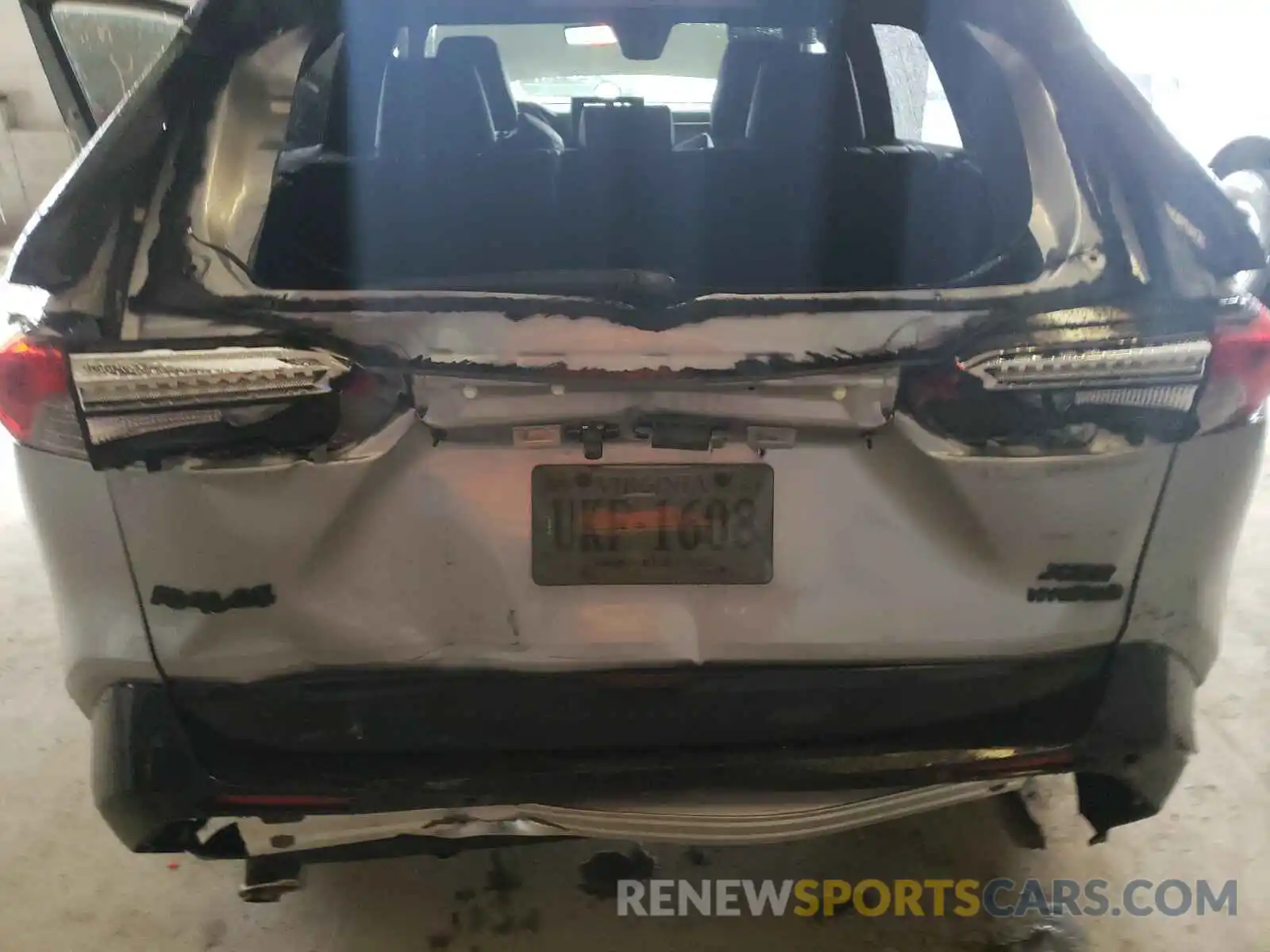 9 Photograph of a damaged car JTMEWRFV1LD539221 TOYOTA RAV4 2020