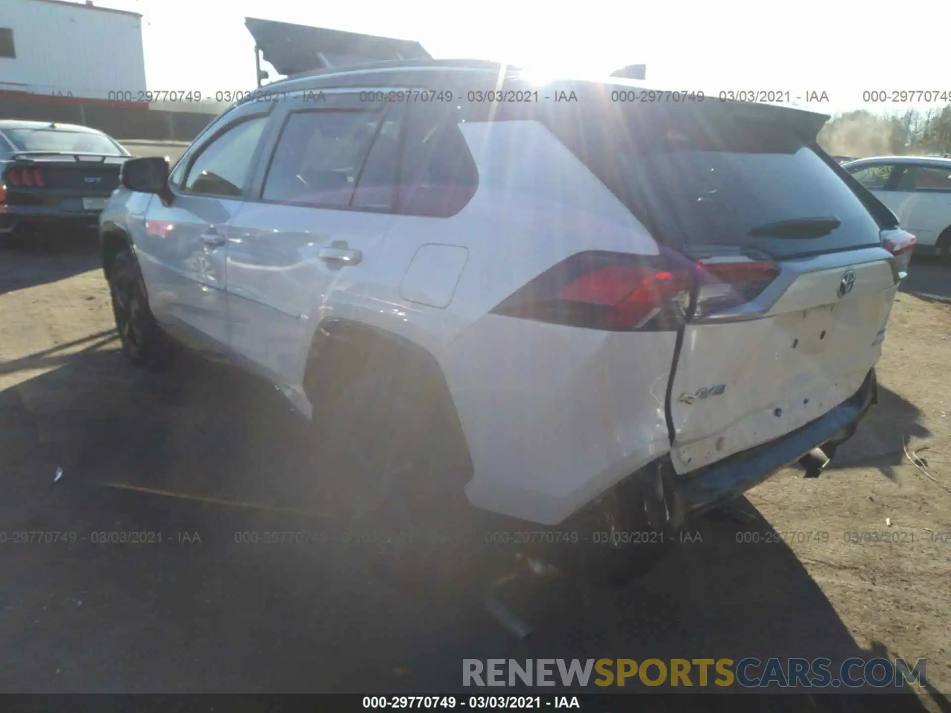 3 Фотография поврежденного автомобиля JTMEWRFV1LD541194 TOYOTA RAV4 2020