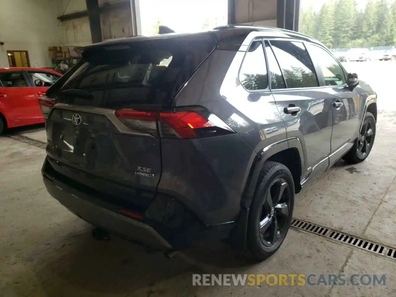 4 Photograph of a damaged car JTMEWRFV1LD547206 TOYOTA RAV4 2020