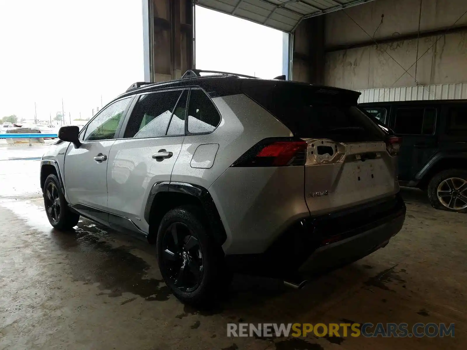 3 Photograph of a damaged car JTMEWRFV1LJ037200 TOYOTA RAV4 2020