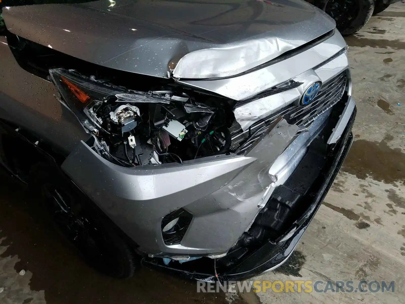 9 Photograph of a damaged car JTMEWRFV1LJ037200 TOYOTA RAV4 2020